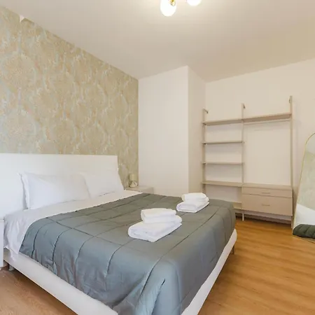 아파트 Lily Flat - 15 Min From Venice & Free Parking *