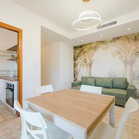 Lily Flat - 15 Min From Venice & Free Parking 아파트