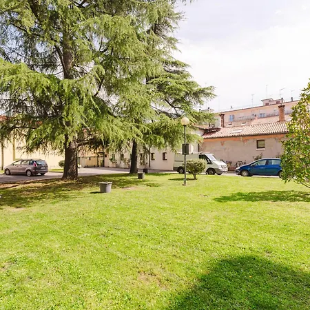 Lily Flat - 15 Min From Venice & Free Parking 메스트레