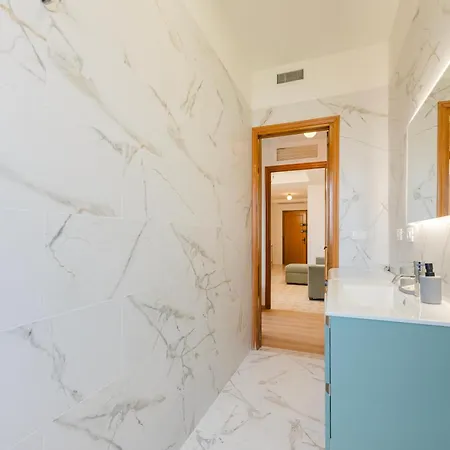 Lily Flat - 15 Min From Venice & Free Parking * 메스트레