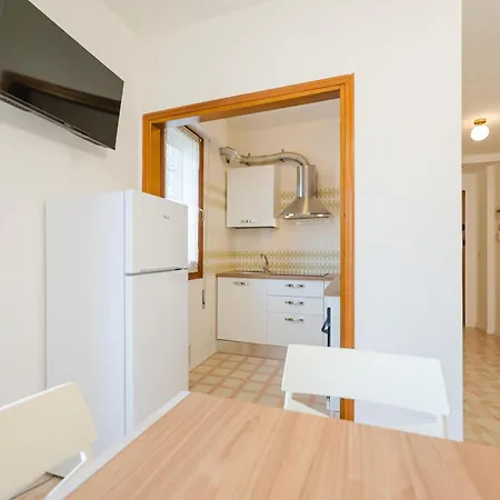 아파트 Lily Flat - 15 Min From Venice & Free Parking